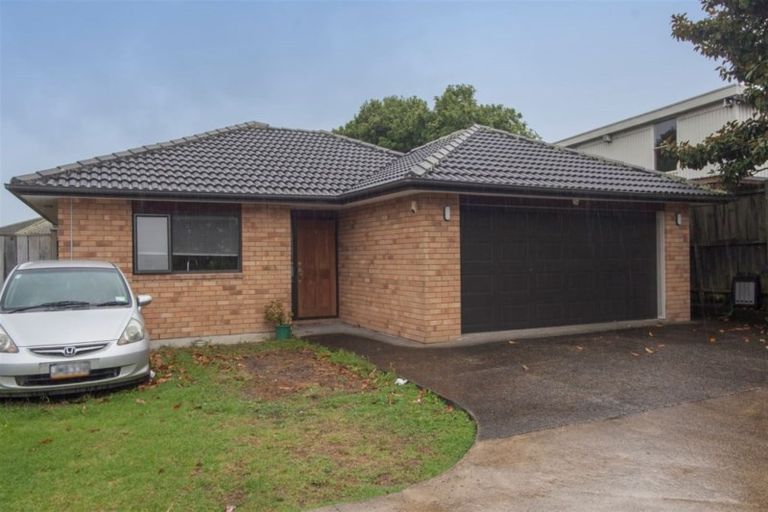 Photo of property in 2d Waikaukau Road, Glen Eden, Auckland, 0602