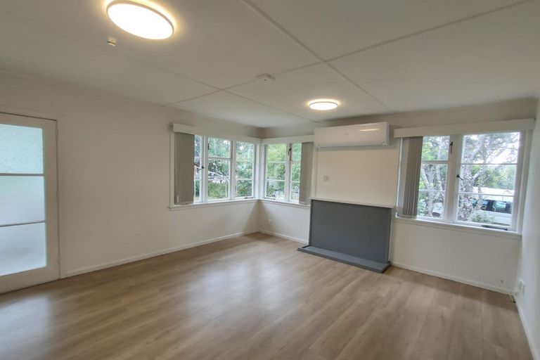 Photo of property in 2/10 Exmouth Road, Northcote, Auckland, 0627