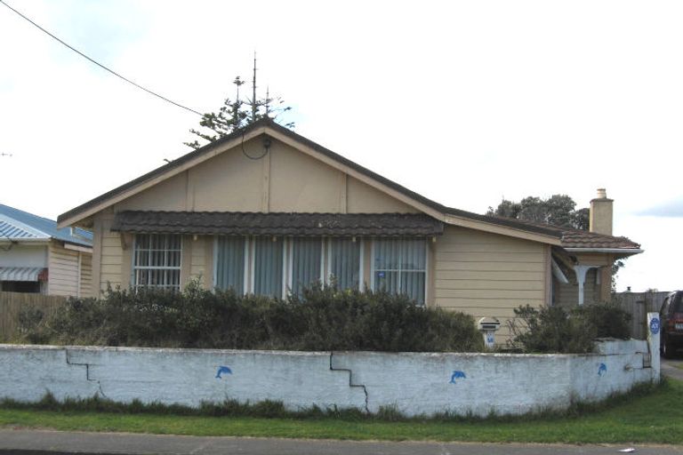 Photo of property in 12 Seafront Road, Castlecliff, Whanganui, 4501