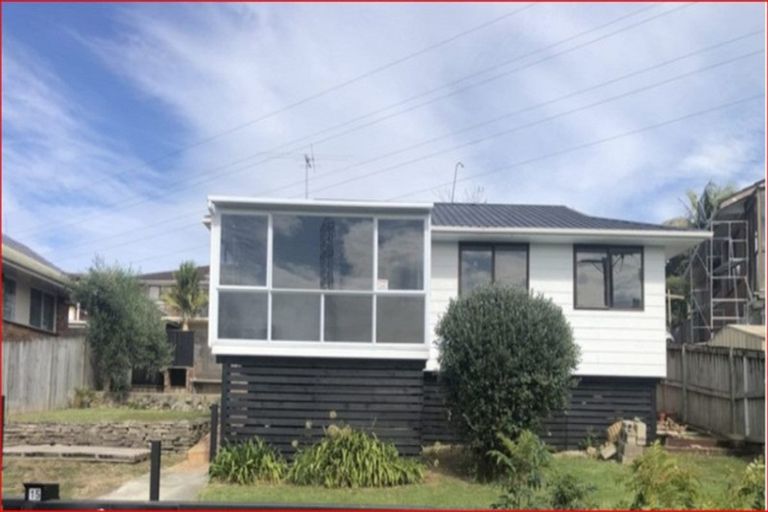 Photo of property in 15 Wakeling Avenue, Te Atatu South, Auckland, 0610