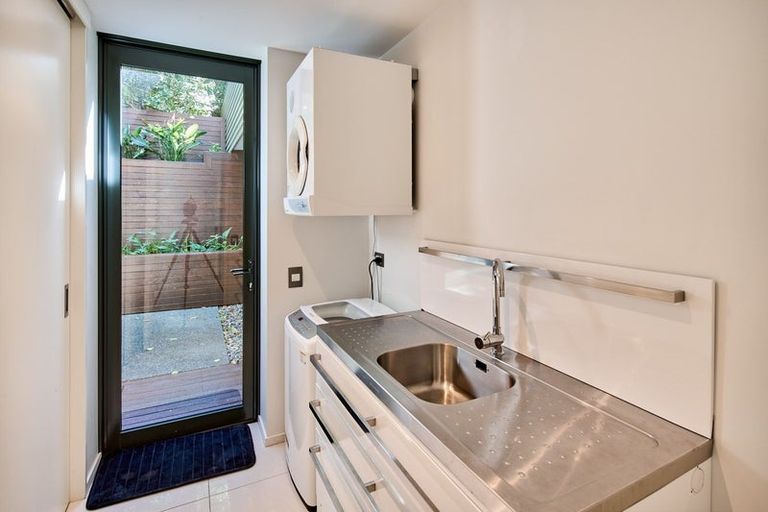 Photo of property in 24d Mandalay Terrace, Khandallah, Wellington, 6035