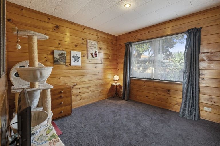 Photo of property in 134 John F Kennedy Drive, Milson, Palmerston North, 4414