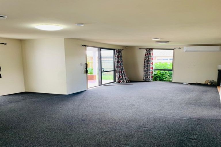 Photo of property in 30 Woodbank Drive, Glen Eden, Auckland, 0602