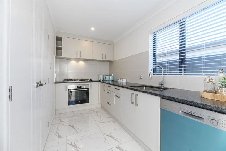 Photo of property in 166b Ennis Avenue, Pakuranga Heights, Auckland, 2010