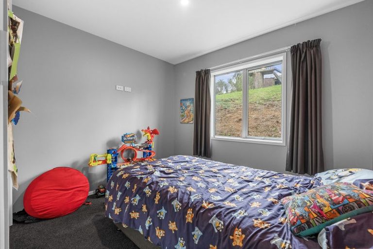 Photo of property in 103 Gregory Road, Waitakere, Henderson, 0782