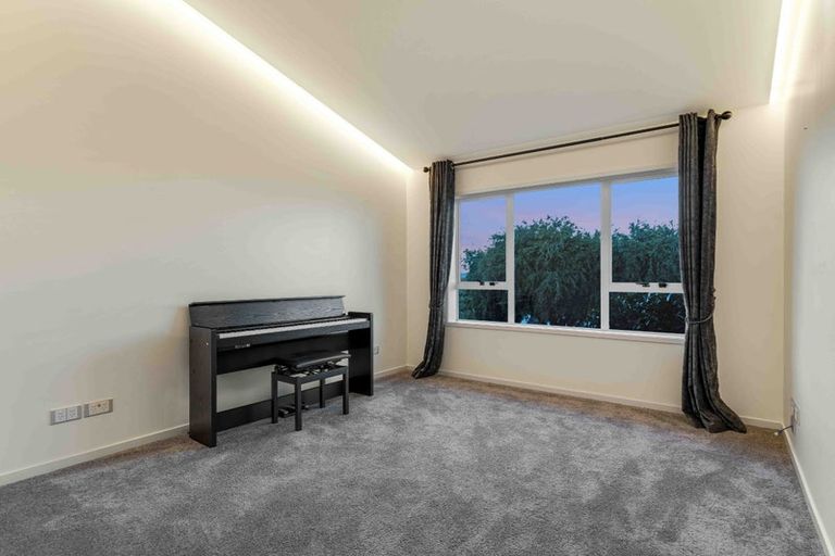 Photo of property in 19 Westpark Drive, West Harbour, Auckland, 0618