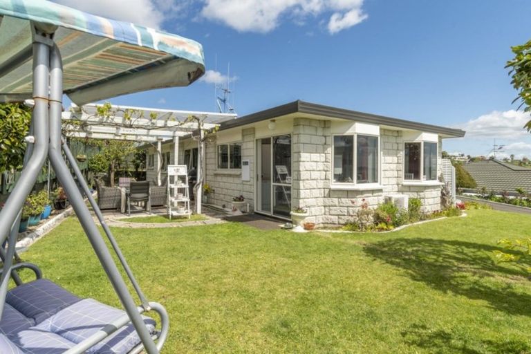 Photo of property in 10 Bayvista Close, Welcome Bay, Tauranga, 3112
