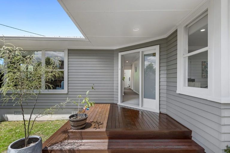 Photo of property in 27 Norcross Avenue, Henderson, Auckland, 0612