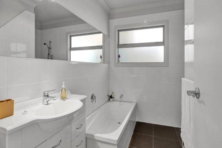 Photo of property in 4a Marchant Place, Westown, New Plymouth, 4310