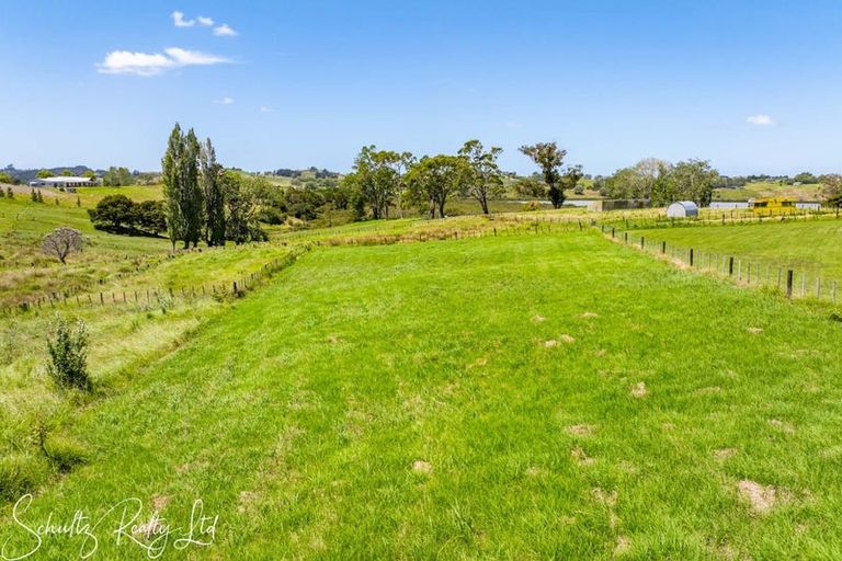 Photo of property in 35 Minnie Casey Rise, Matakohe, 0593