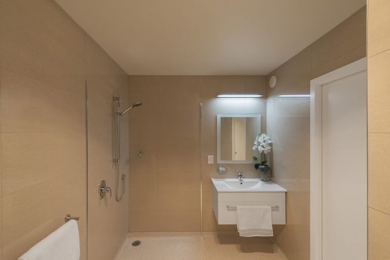 Photo of property in 29e Wai-iti Crescent, Woburn, Lower Hutt, 5010