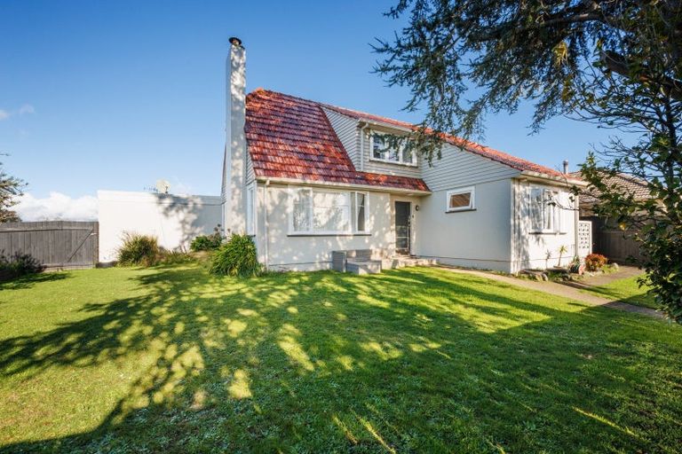 Photo of property in 2 Antrim Place, Hokowhitu, Palmerston North, 4410