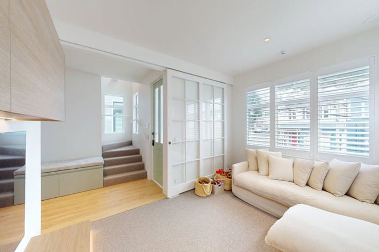 Photo of property in 57 Roxburgh Street, Mount Victoria, Wellington, 6011