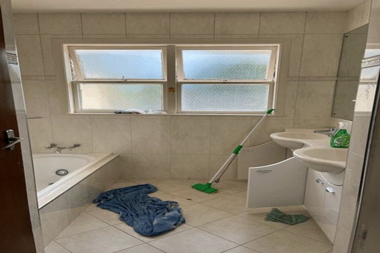 Photo of property in 12 Portadown Avenue, Pakuranga Heights, Auckland, 2010