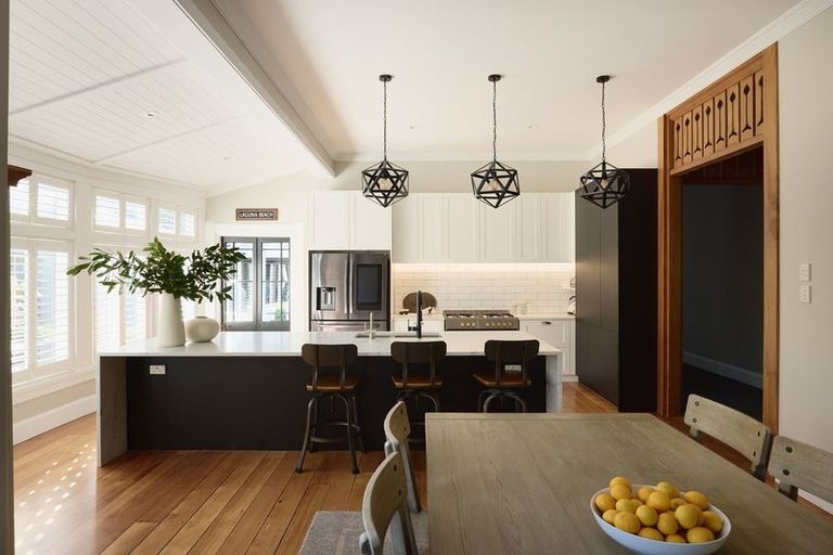 Photo of property in 10 Cobden Road, Bluff Hill, Napier, 4110