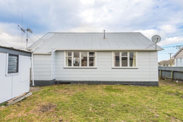 Photo of property in 35 Matipo Street, Castlecliff, Whanganui, 4501