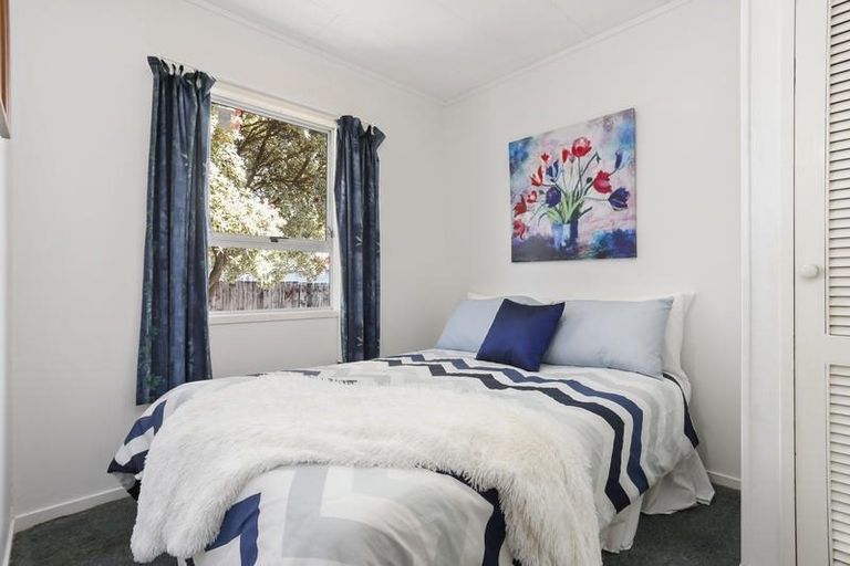 Photo of property in 92b Beach Road, Te Atatu Peninsula, Auckland, 0610