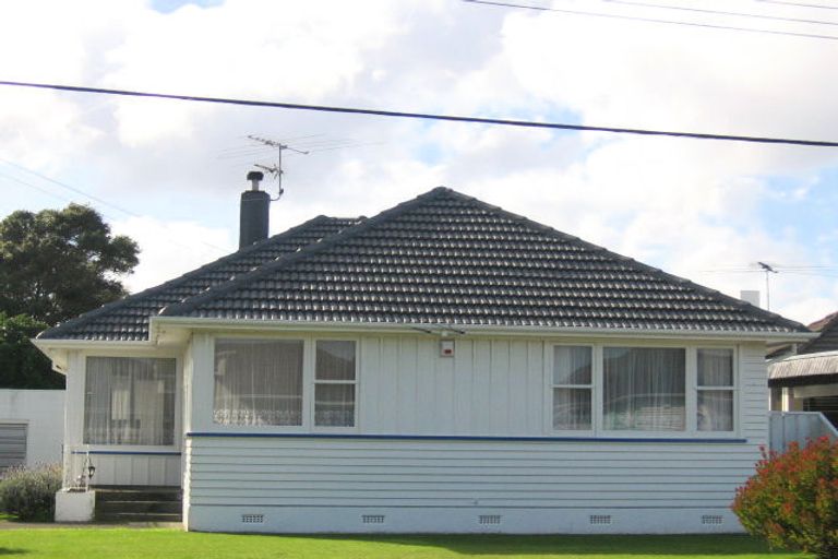 Photo of property in 21 Holyoake Crescent, Avalon, Lower Hutt, 5011