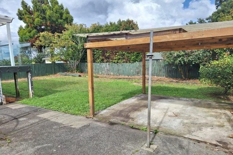Photo of property in 137 Reeves Road, Pakuranga Heights, Auckland, 2010