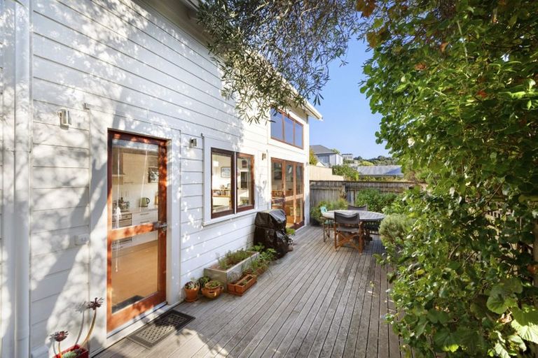 Photo of property in 13a Porritt Avenue, Mount Victoria, Wellington, 6011