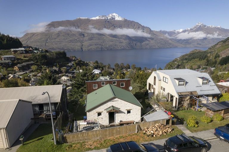 Photo of property in 18 Dart Place, Fernhill, Queenstown, 9300