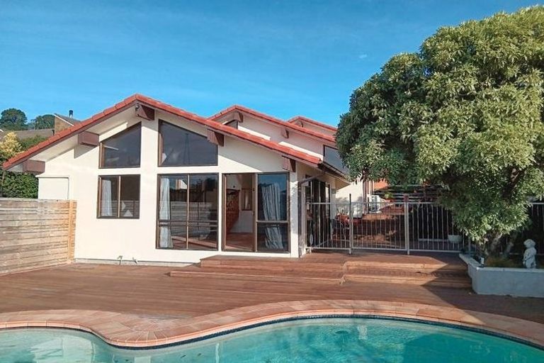 Photo of property in 6 Brigid Place, Mount Pleasant, Christchurch, 8081