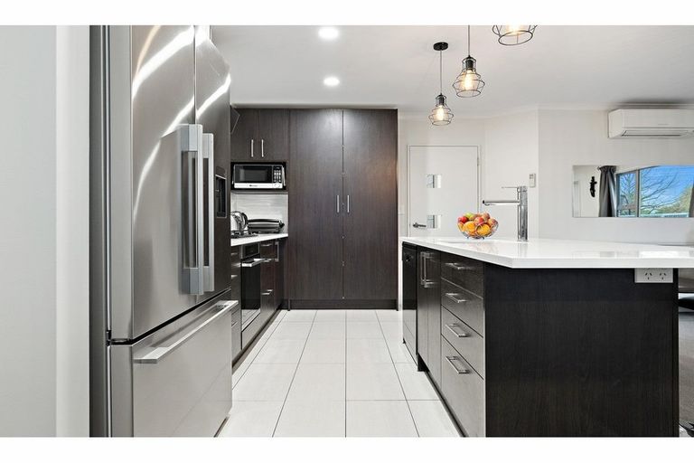 Photo of property in 15 Little Oaks Drive, Yaldhurst, Christchurch, 8042