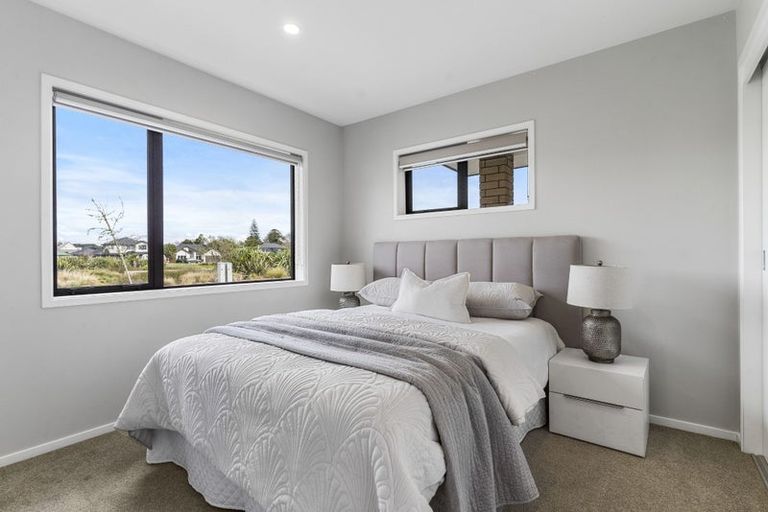 Photo of property in 17 Kahika Grove, Huapai, Kumeu, 0810