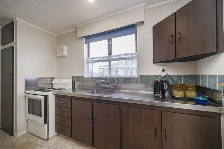 Photo of property in 27 Galway Avenue, Hokowhitu, Palmerston North, 4410