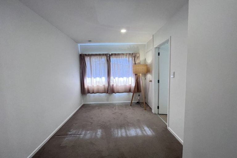 Photo of property in 2/1 Briar Way, New Lynn, Auckland, 0600