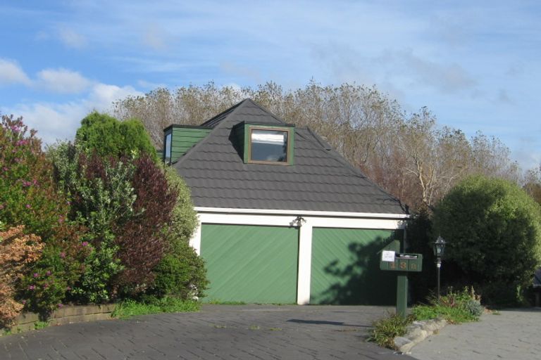 Photo of property in 13a Observatory Close, Whitby, Porirua, 5024