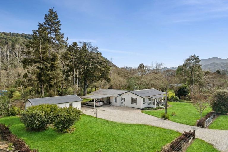 Photo of property in 5 Stock Road, Murchison, 7007