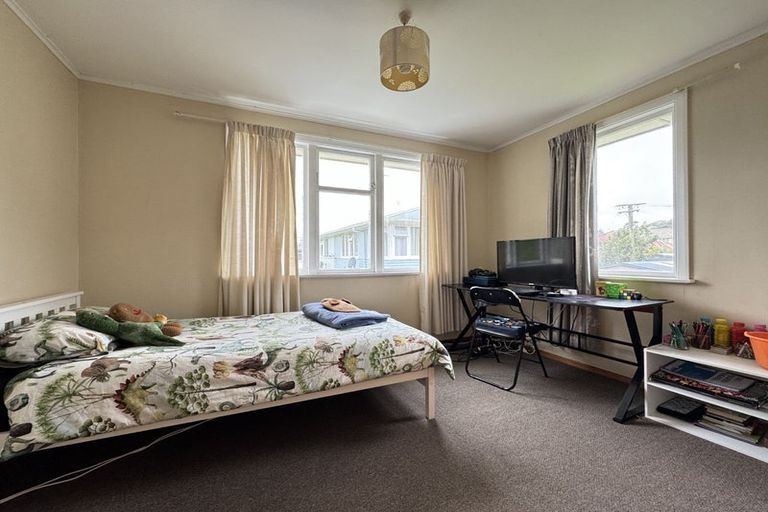 Photo of property in 8 Takatimu Way, Johnsonville, Wellington, 6037