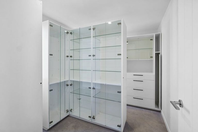 Photo of property in 2/11a Baring Terrace, Strandon, New Plymouth, 4312