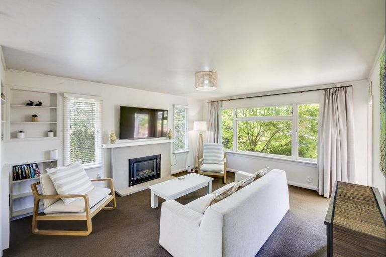 Photo of property in 16 Tauroa Road, Havelock North, 4130