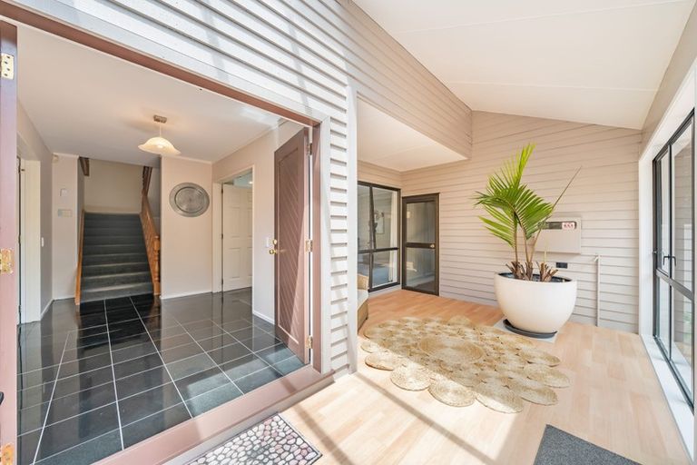 Photo of property in 42 Gurkha Crescent, Khandallah, Wellington, 6035