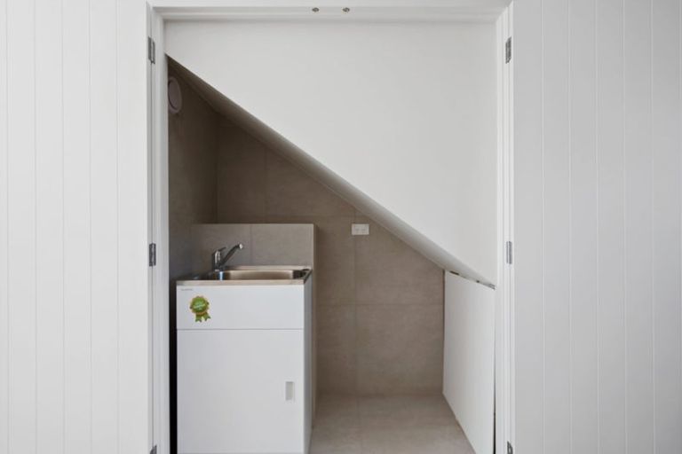 Photo of property in 17 Von Sturmer Street, Mangere East, Auckland, 2024