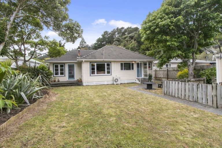 Photo of property in 4 Coast Road, Wainuiomata, Lower Hutt, 5014