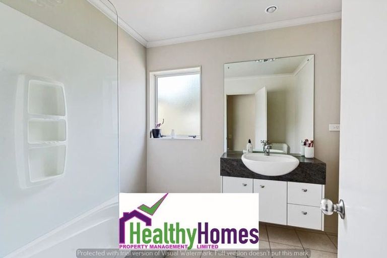 Photo of property in 10 Peachstone Lane, Henderson, Auckland, 0612