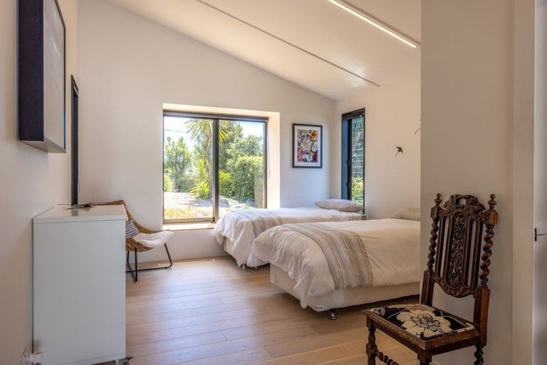 Photo of property in 70 Queens Drive, Oneroa, Waiheke Island, 1081