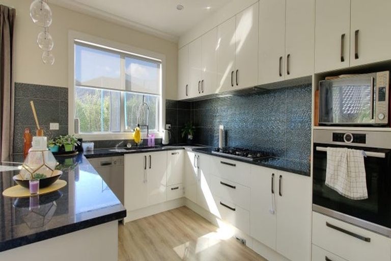 Photo of property in 17 Kuawa Drive, Kumeu, 0810