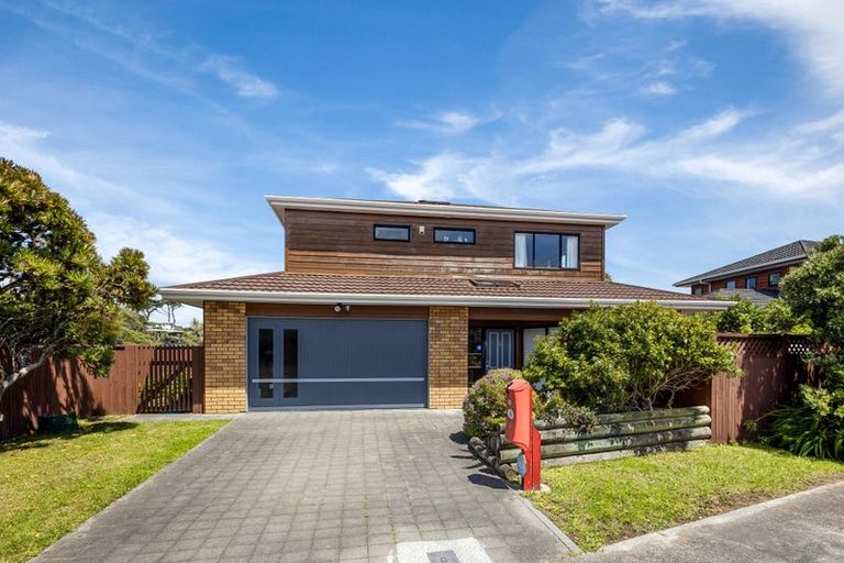 Photo of property in 5 Bay Lair Grove, Island Bay, Wellington, 6023