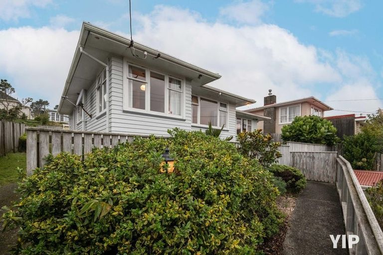 Photo of property in 48 Kenmore Street, Newlands, Wellington, 6037