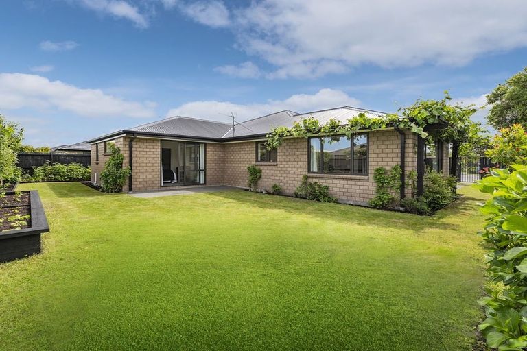 Photo of property in 25 Whincops Road, Halswell, Christchurch, 8025