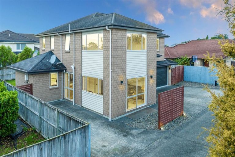 Photo of property in 1c Babich Road, Henderson Valley, Auckland, 0614