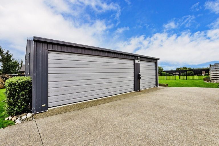 Photo of property in 21 Sunrise Drive, Seaward Bush, Invercargill, 9812