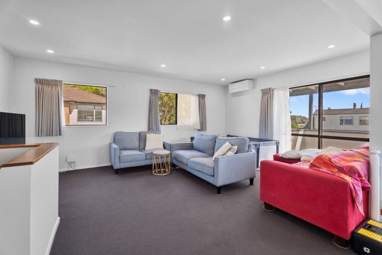 Photo of property in 2/12 Gazelle Avenue, Beach Haven, Auckland, 0626