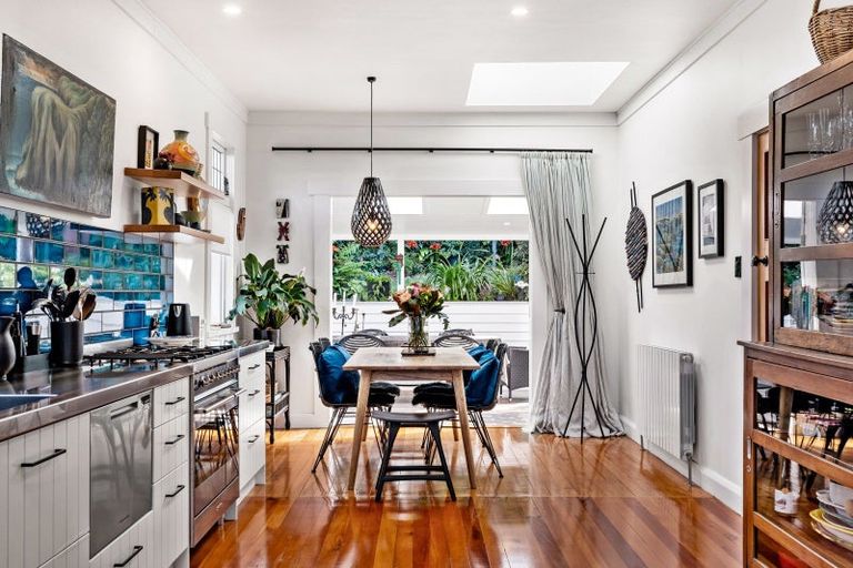 Photo of property in 14 Corry Avenue, Bluff Hill, Napier, 4110