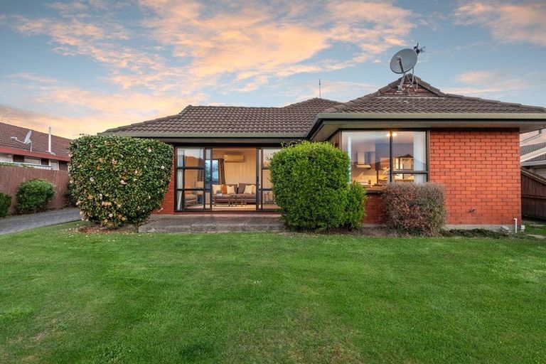 Photo of property in 118 Reynolds Avenue, Bishopdale, Christchurch, 8053