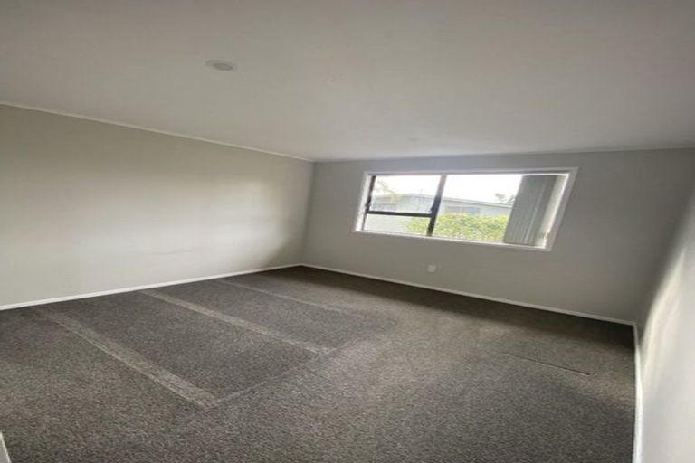 Photo of property in 30 Lewisham Street, Highland Park, Auckland, 2010